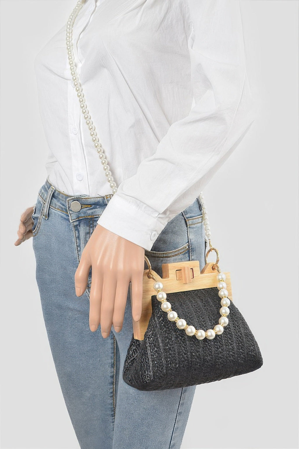 Pochette en similicuir paille et bois avec chaîne en fausses perles