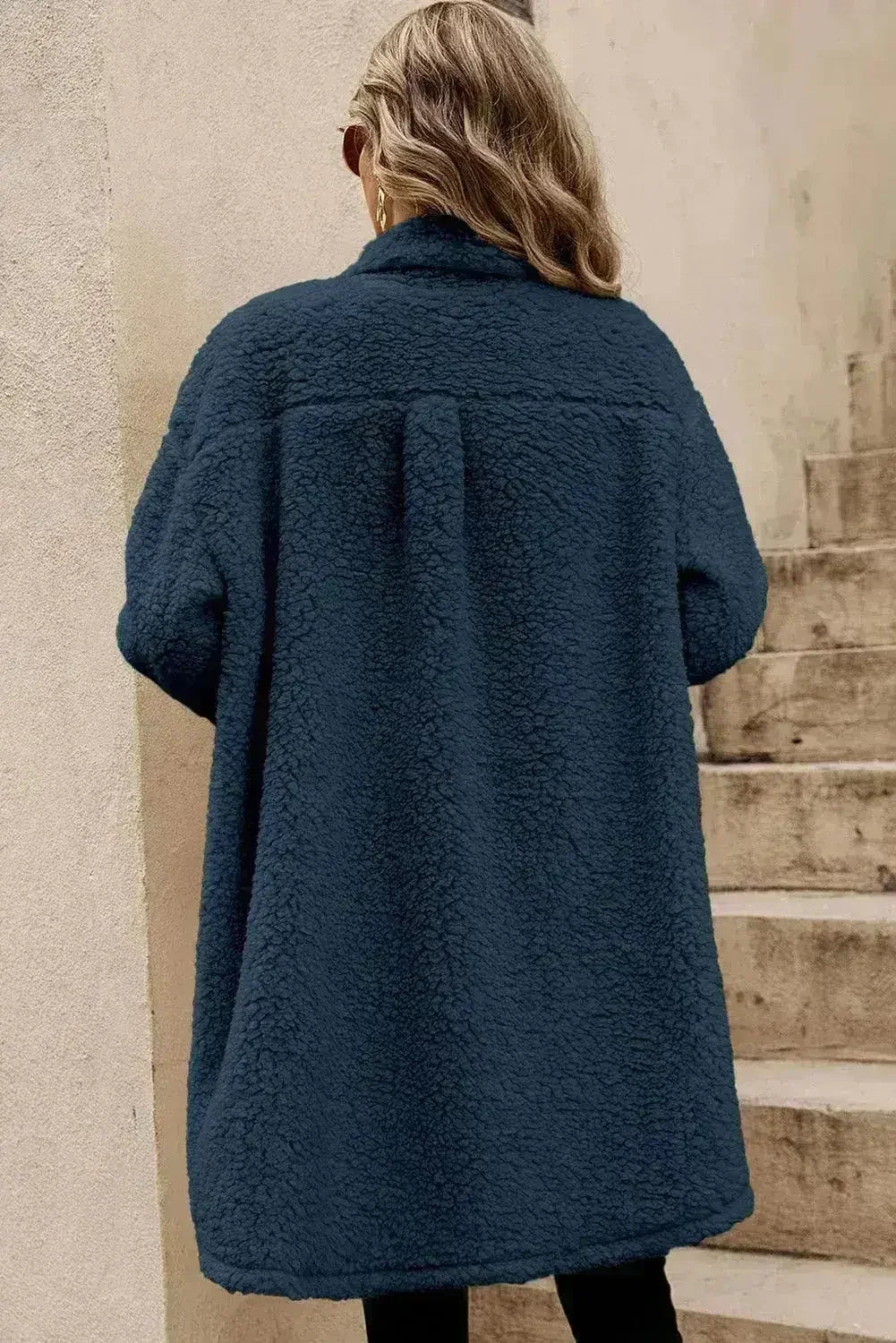 Manteau Teddy bleu – Poches à rabat contrastantes et simple boutonnage