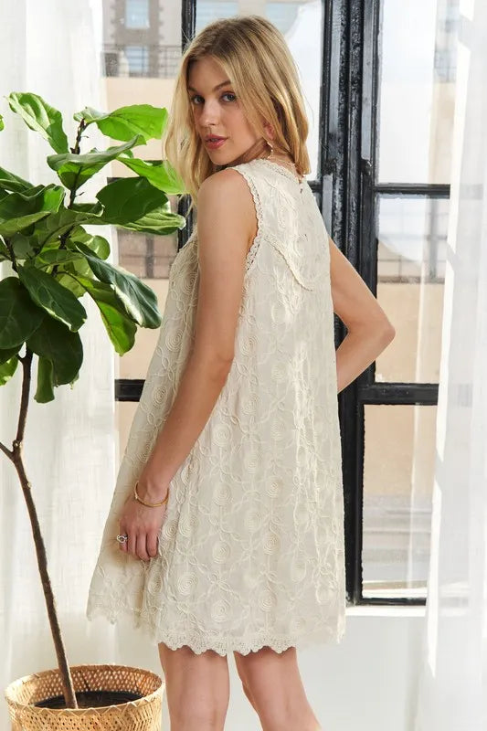 Robe trapèze sans manches à col rond avec application pour l'été – Chic, sophistiquée, tendance, flatteuse, élégante, d'une élégance intemporelle