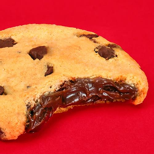 Chips Ahoy! Biscuits moelleux aux pépites de chocolat, fourrés au fudge Hersheys, format familial, 421 g