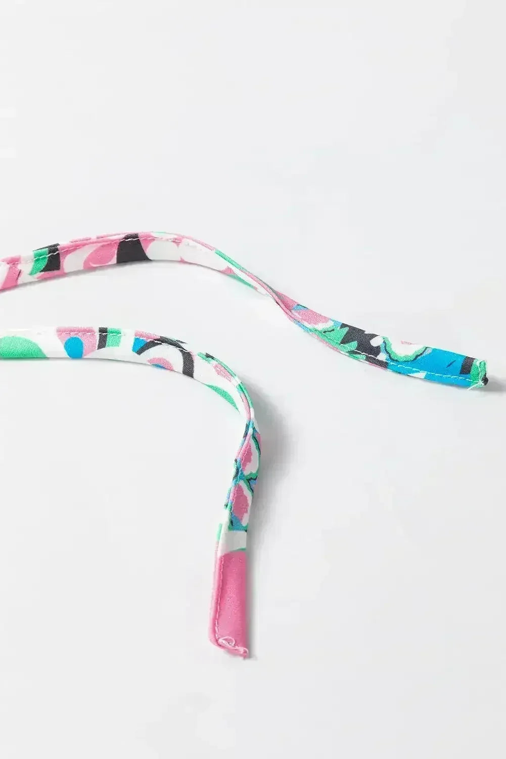 Chemisier vert fleuri à col en V – Détails noués et coupe ample | Style féminin