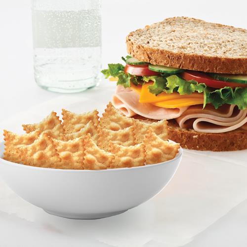 Biscuits Ritz Toasted Chips saveur ail rôti, snacks pour les fêtes, 230 g