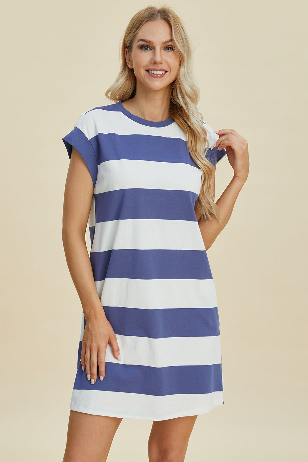 Robe mini rayée à col rond et manches courtes pour femme – Robe mini rayée, Robe à col rond taille standard, Robe à manches courtes confortable, Robe rayée chic, Robe mini flatteuse, Robe décontractée de tous les jours, Robe rayée polyvalente