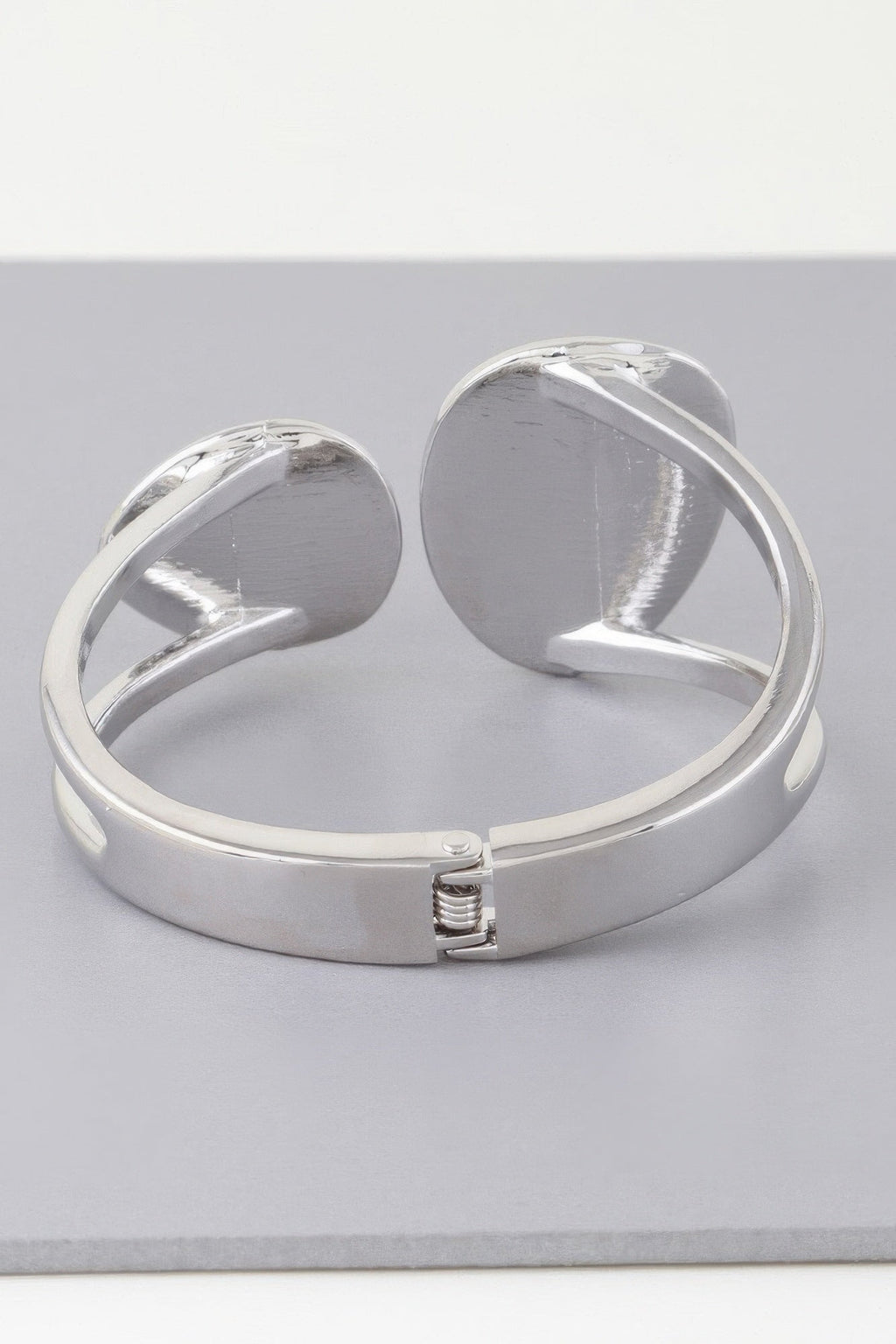 Bracelet enroulé en pierre plate