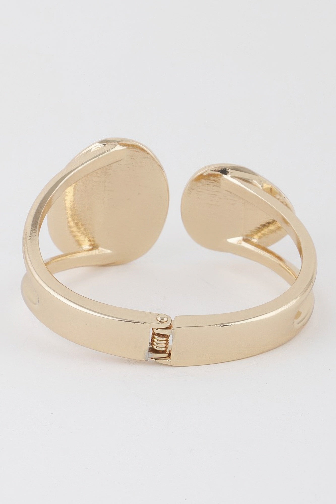 Bracelet enroulé en pierre plate