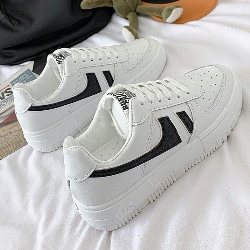 Baskets plates pour femmes, chaussures décontractées respirantes à lacets pour femmes, chaussures de marche confortables blanches, baskets respirantes pour femmes, baskets de sport plates à coupe basse, design classique à lacets