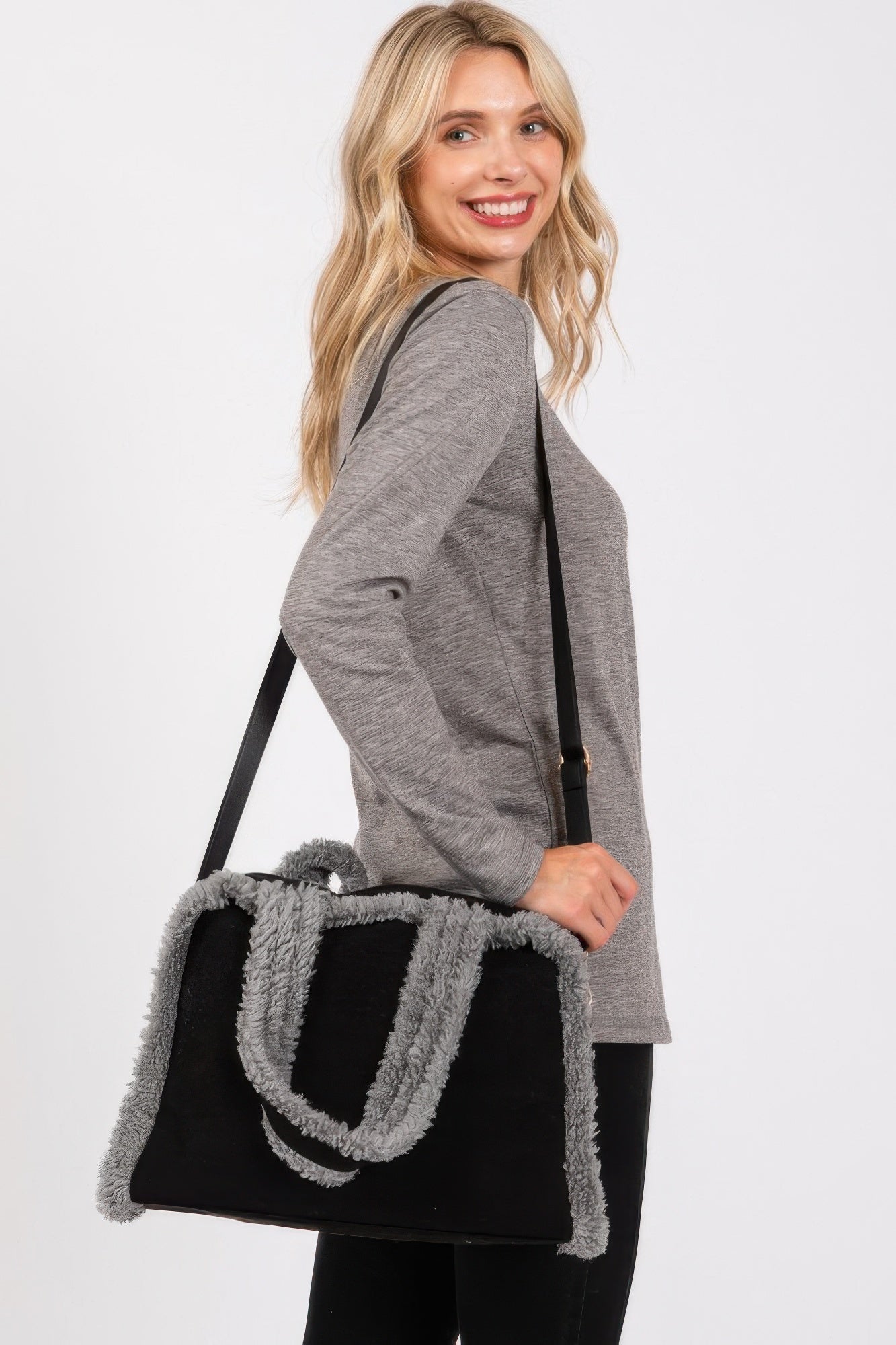 Sac fourre-tout et sac à bandoulière unis bordés de polaire