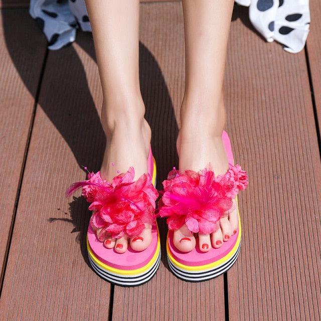 Chaussons à fleurs Claquettes d'été Chaussures compensées pour femmes Tongs à talons épais Tongs de douche de plage Tongs de piscine à séchage rapide Sandales de plage Tongs d'intérieur à bout ouvert