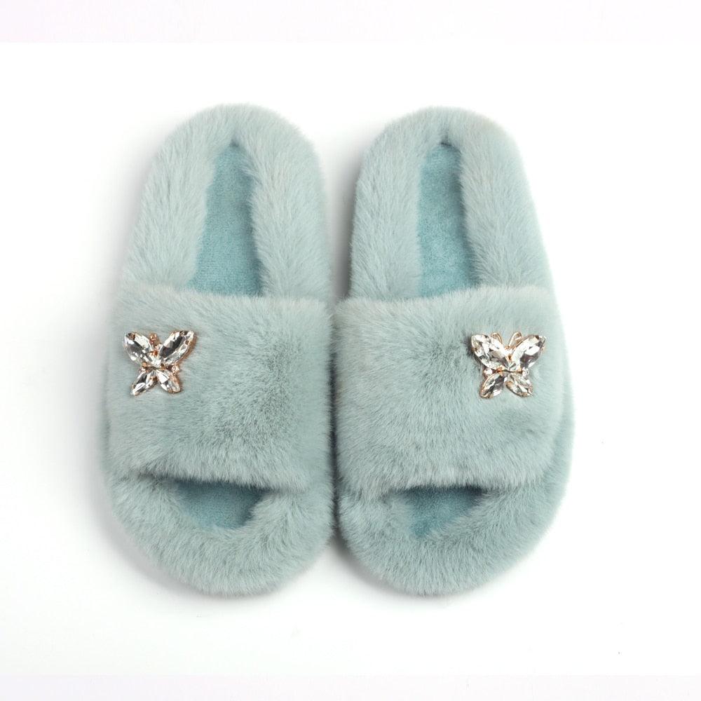 Pantoufles moelleuses avec strass, papillon, fausse fourrure, sandales compensées, claquettes, chaussons d'intérieur en cristal, pantoufles en fausse fourrure, confortables, à bout ouvert, deux brides, doublure et semelle en caoutchouc.