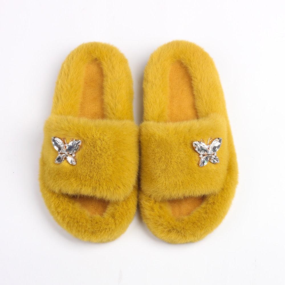 Pantoufles moelleuses avec strass, papillon, fausse fourrure, sandales compensées, claquettes, chaussons d'intérieur en cristal, pantoufles en fausse fourrure, confortables, à bout ouvert, deux brides, doublure et semelle en caoutchouc.