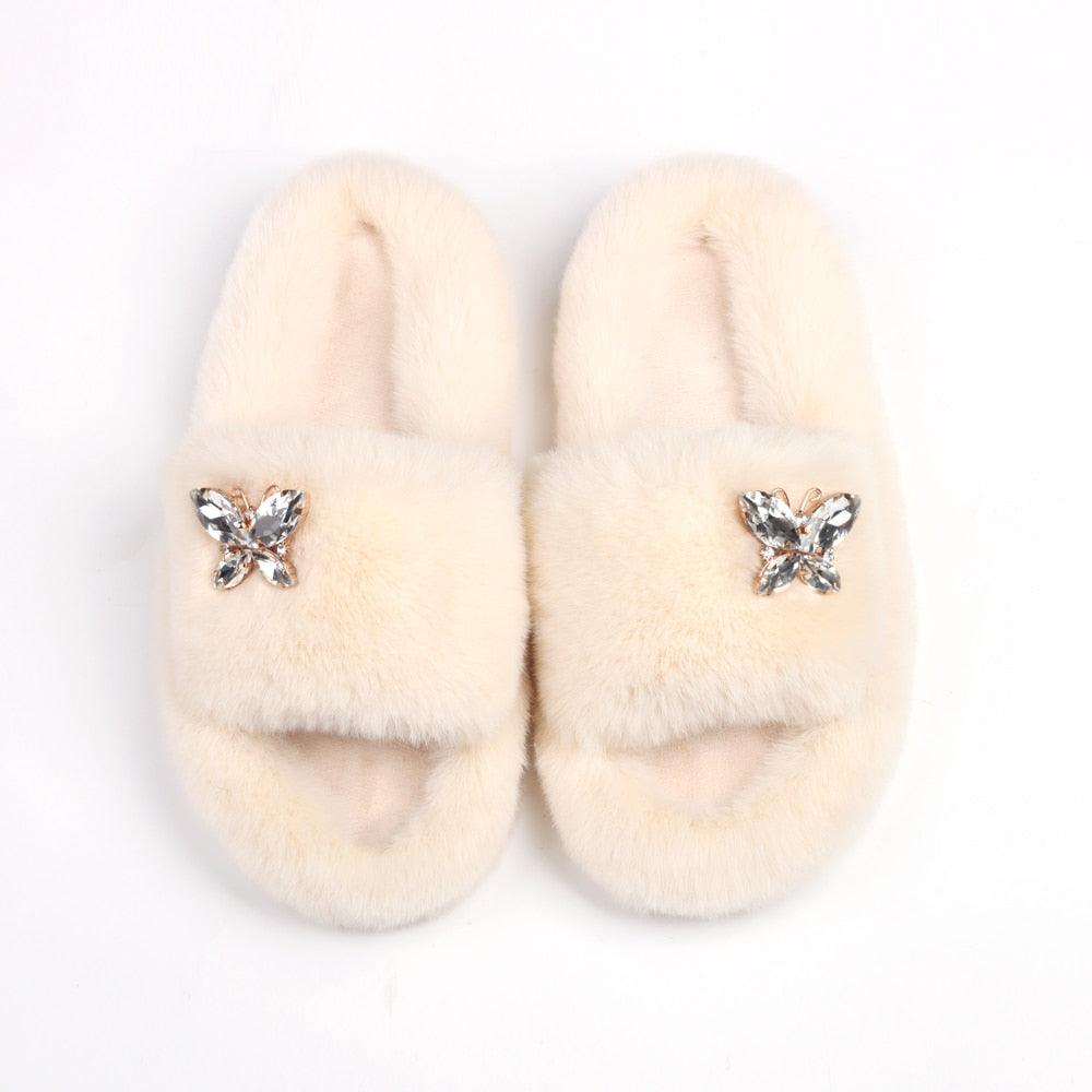 Pantoufles moelleuses avec strass, papillon, fausse fourrure, sandales compensées, claquettes, chaussons d'intérieur en cristal, pantoufles en fausse fourrure, confortables, à bout ouvert, deux brides, doublure et semelle en caoutchouc.
