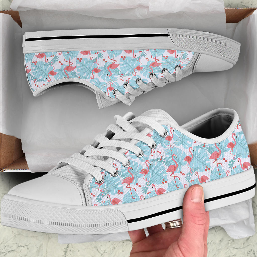 Chaussures basses bleu flamant et fleurs