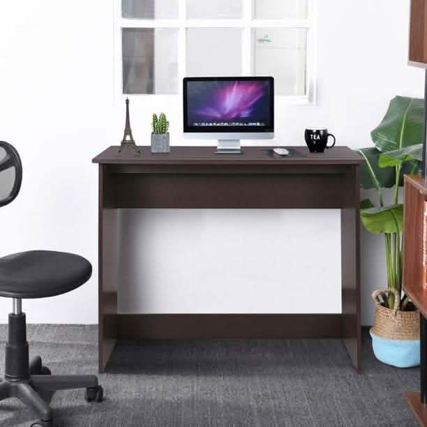 Bureau d'ordinateur entièrement en bois