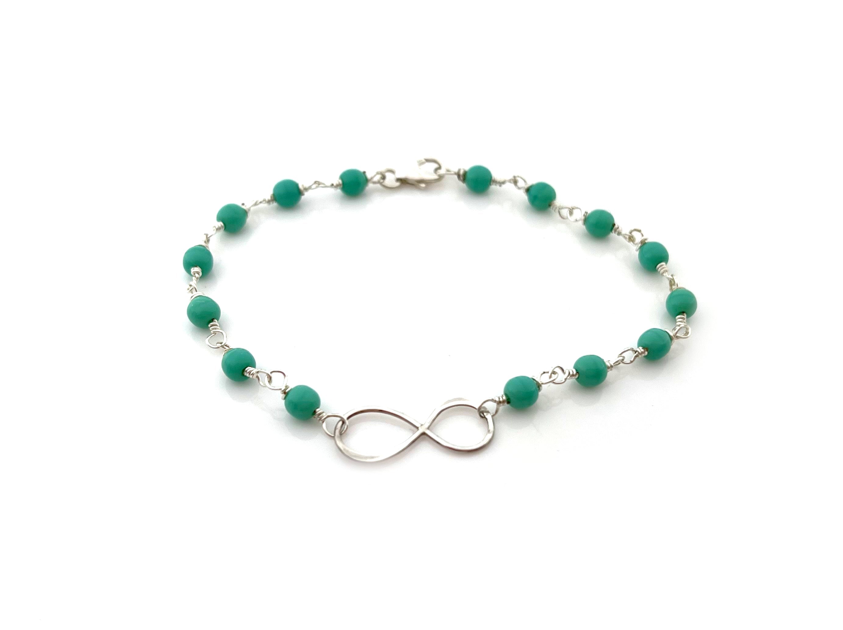 Bracelet en verre recyclé et fil métallique « Charme Infini »
