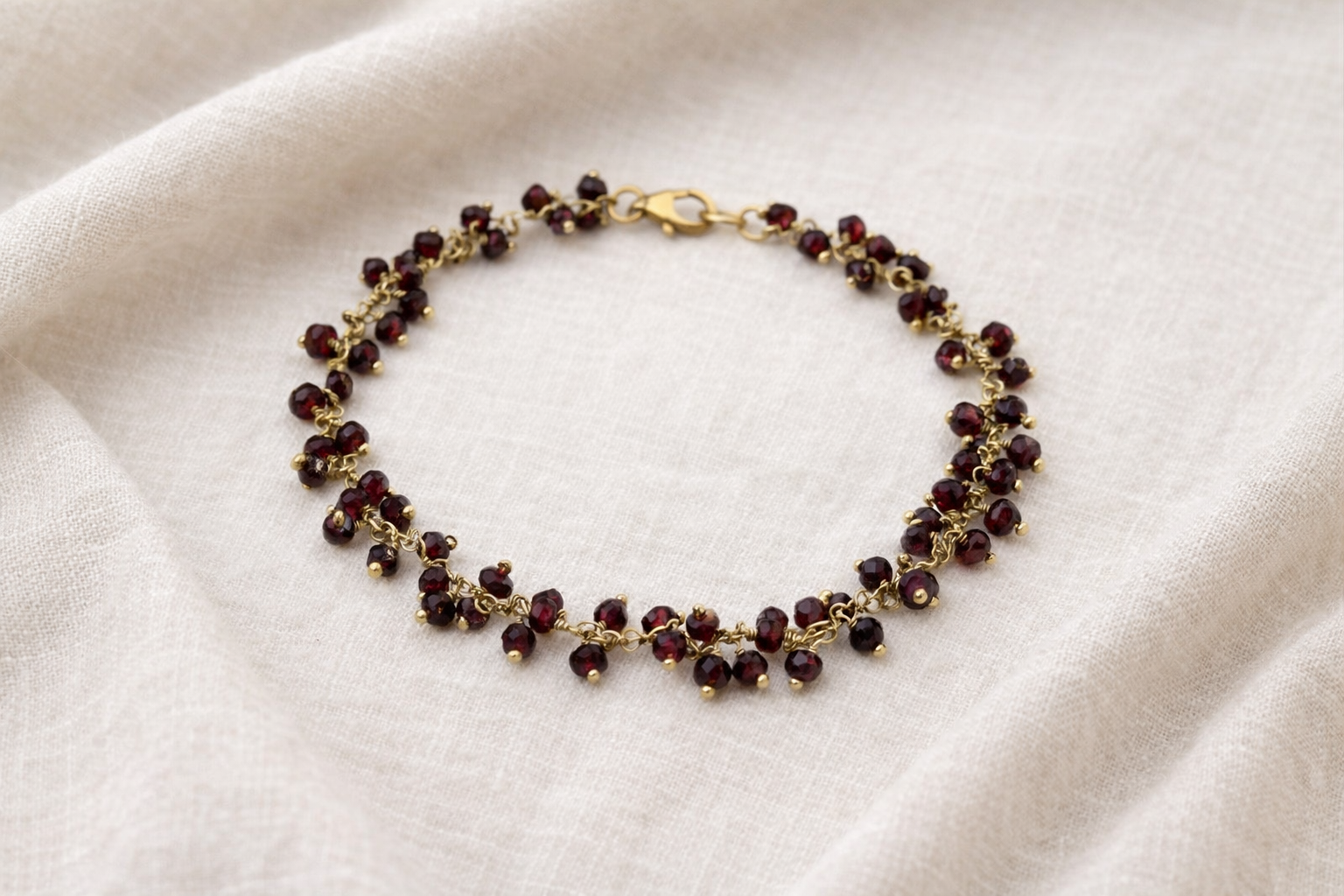 Bracelet grappe de pierres précieuses grenat