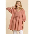 Robe tunique à col en V en gaze flammée avec bords effilochés