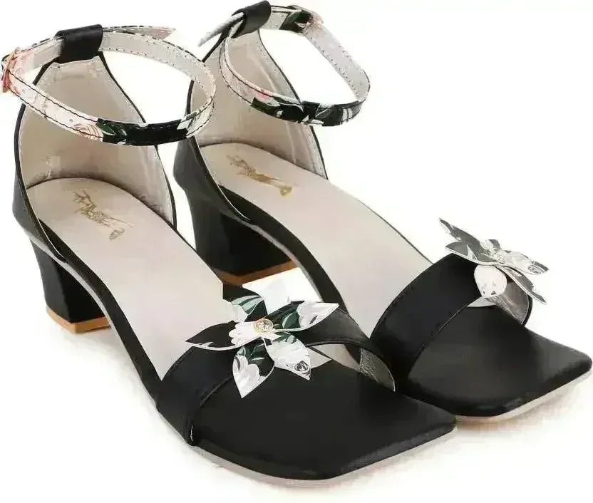 Sandale noire à talons pour femme