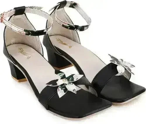 Sandale noire à talons pour femme
