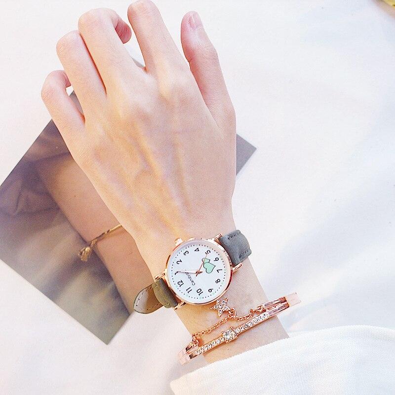 Montre Fille Mignonne Analogique Enfant Quartz Montre Confortable Fille École Primaire Mode Fille Montre Analogique Montres-bracelets Unisexe Cadran en Acier Inoxydable Bracelet en Cuir Montre à Quartz Tendance