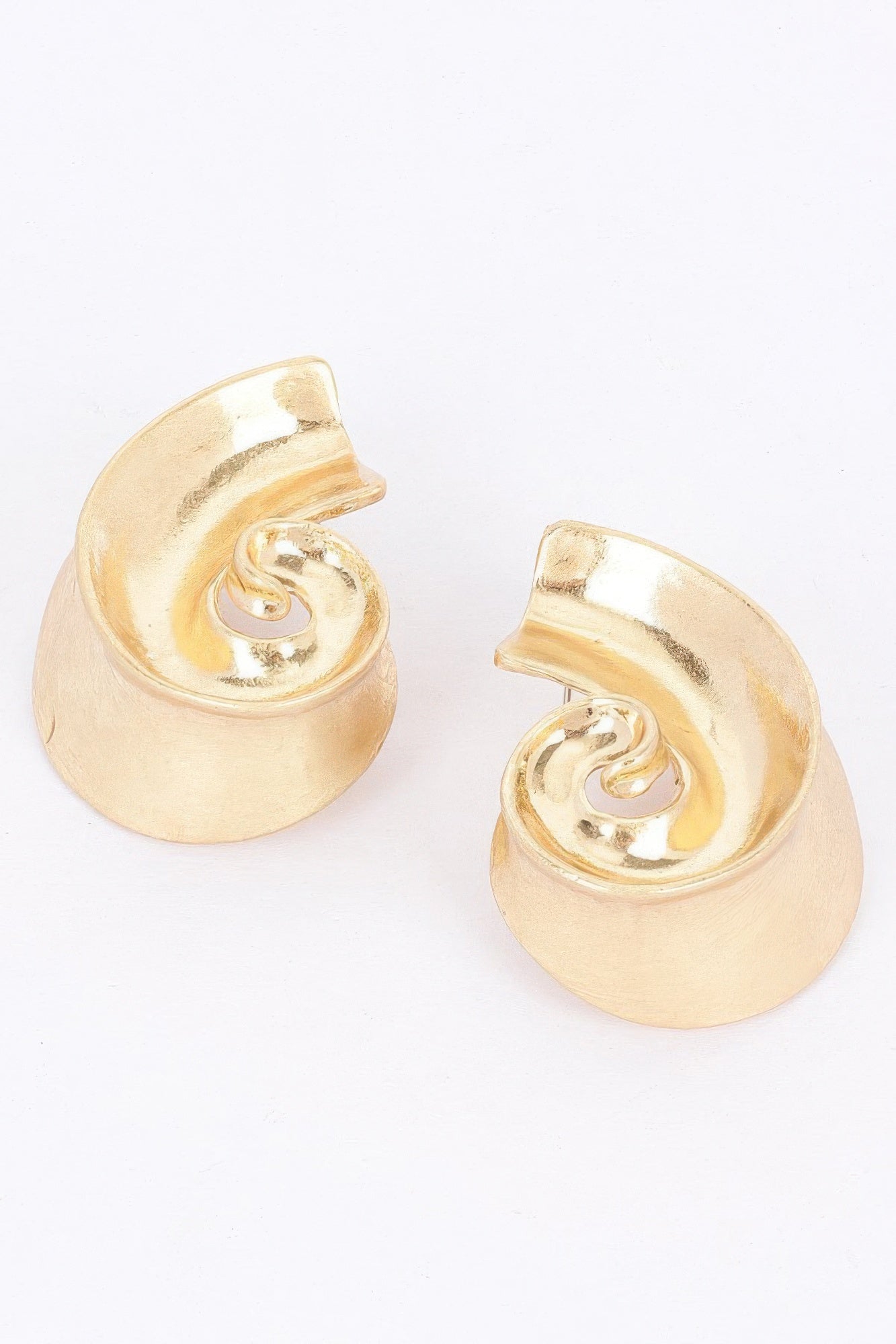 Boucle d'oreille en métal plaqué or