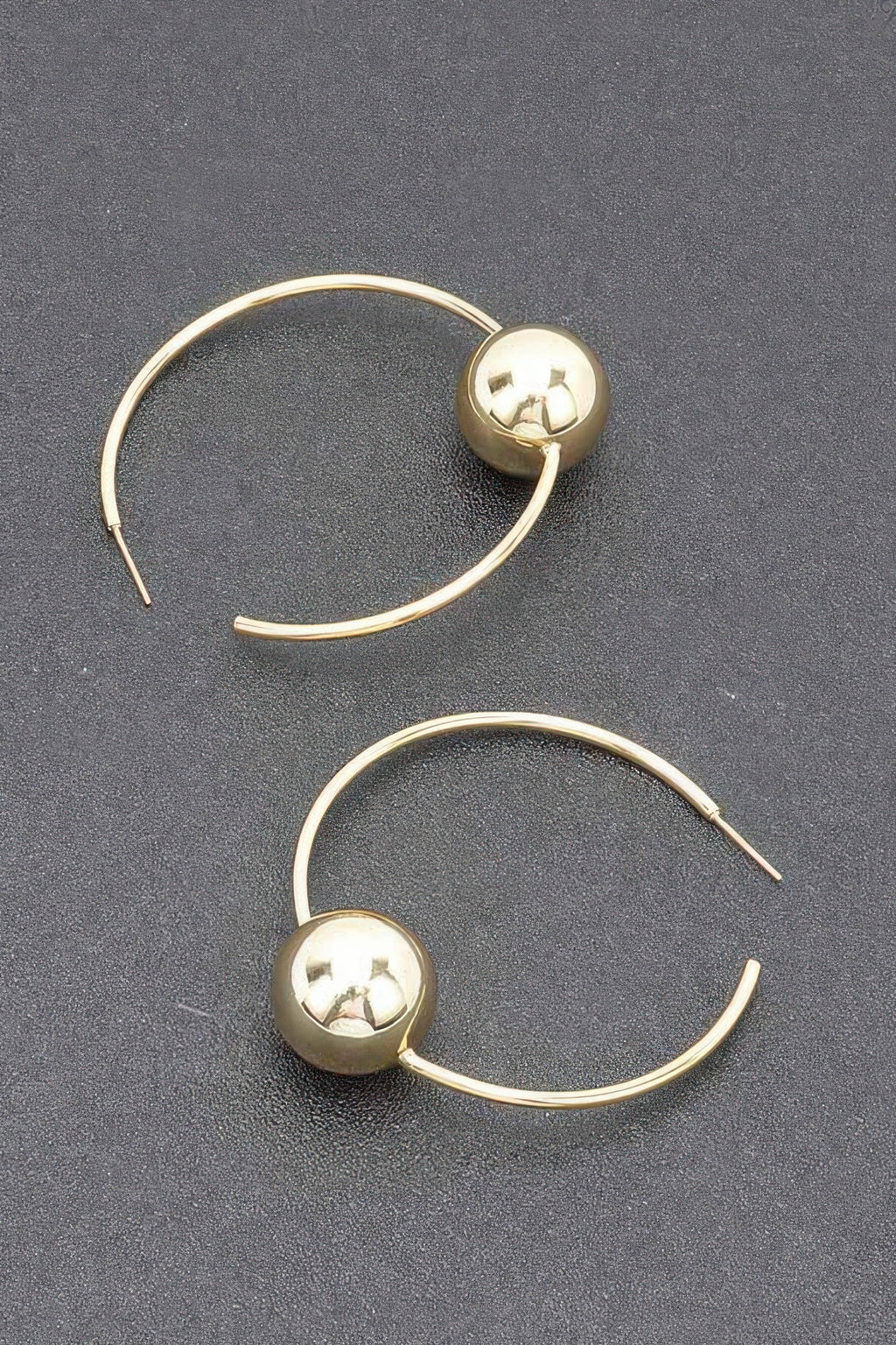 Boucle d'oreille en métal plaqué or