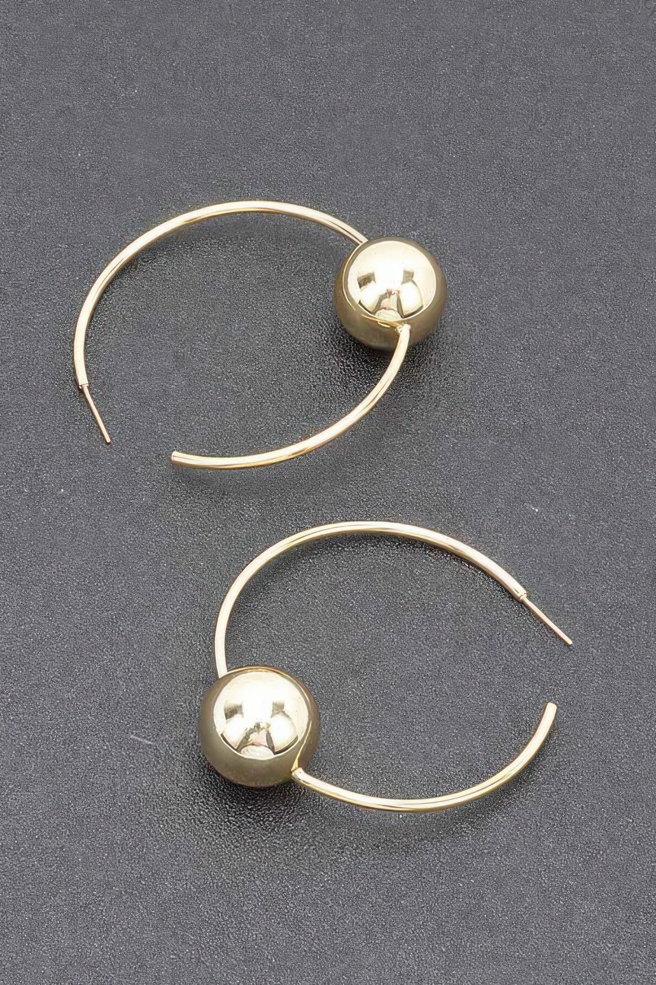 Boucle d'oreille en métal plaqué or