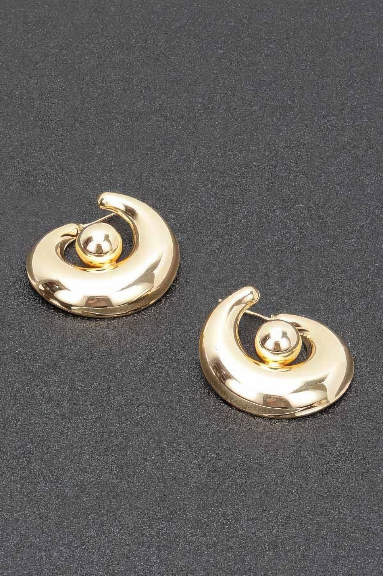 Boucle d'oreille en métal plaqué or