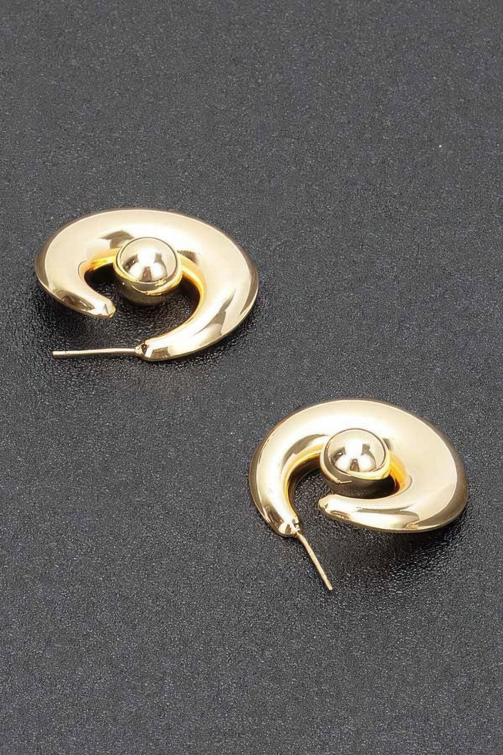 Boucle d'oreille en métal plaqué or