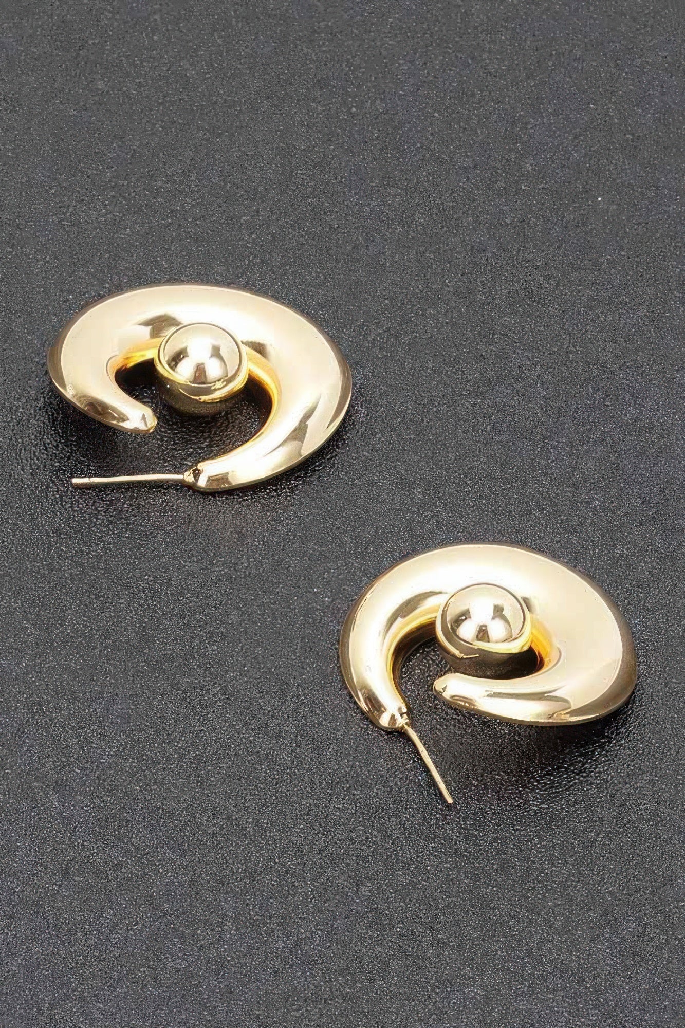 Boucle d'oreille en métal plaqué or