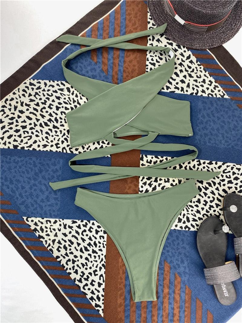 Ensemble de bikinis croisés creux, maillot de bain pour femme, nouveau maillot de bain deux pièces de couleur unie, haut de bikini à licou croisé avec découpes et bas taille haute, tenue de plage d'été, maillot de bain pour femme.