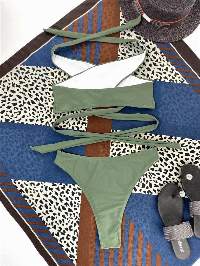 Ensemble de bikinis croisés creux, maillot de bain pour femme, nouveau maillot de bain deux pièces de couleur unie, haut de bikini à licou croisé avec découpes et bas taille haute, tenue de plage d'été, maillot de bain pour femme.