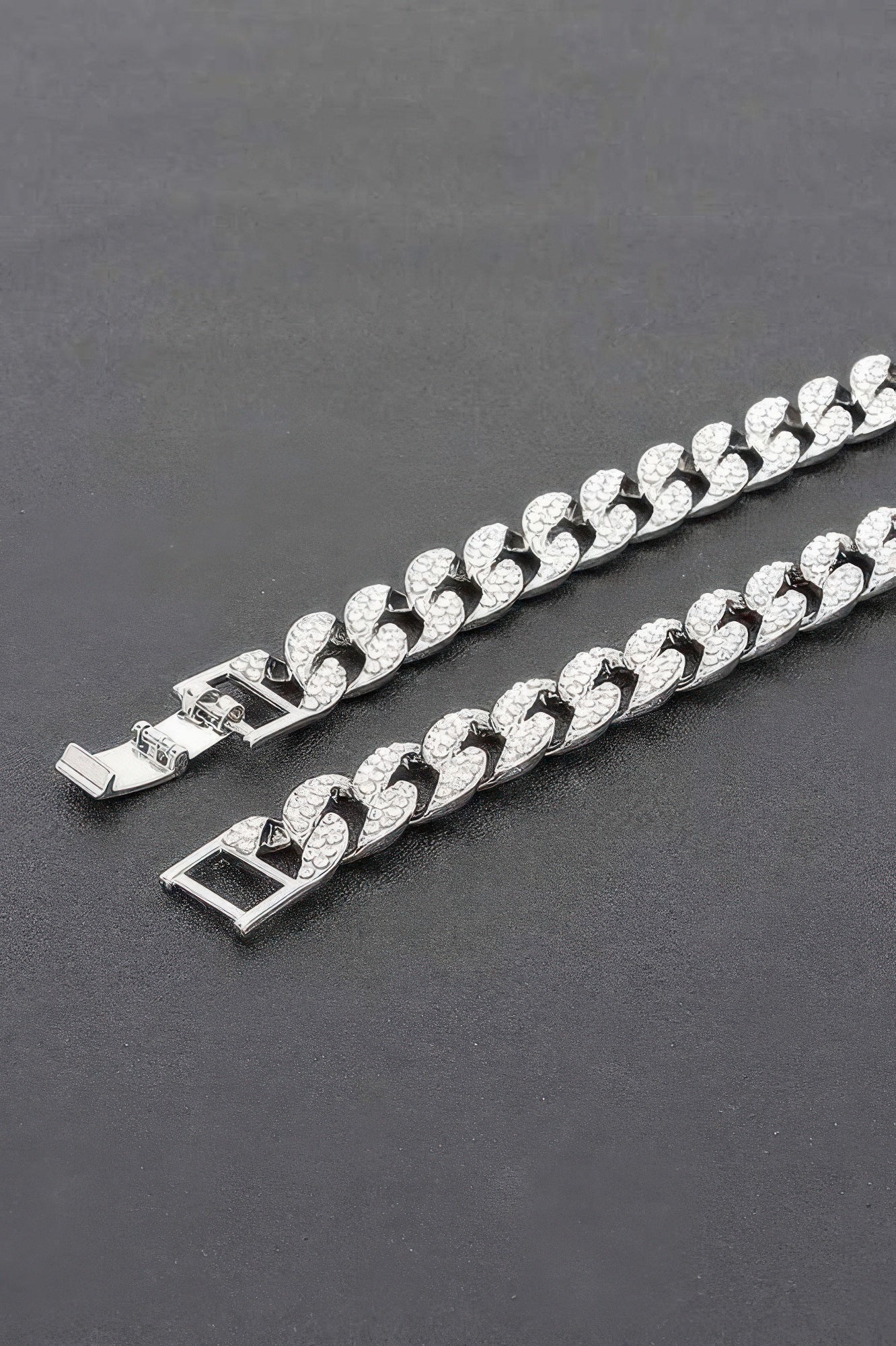 Collier chaîne marteau