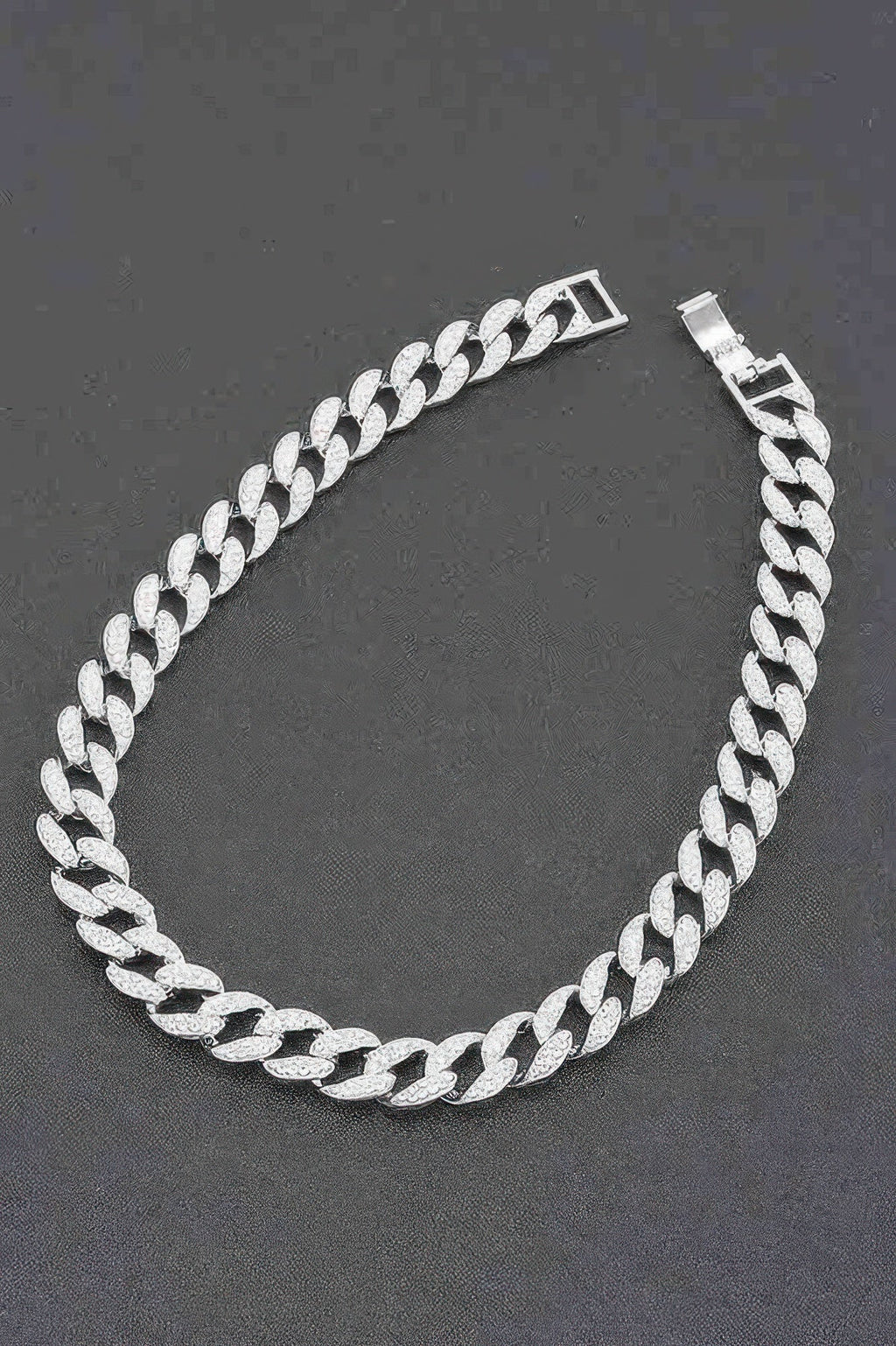 Collier chaîne marteau