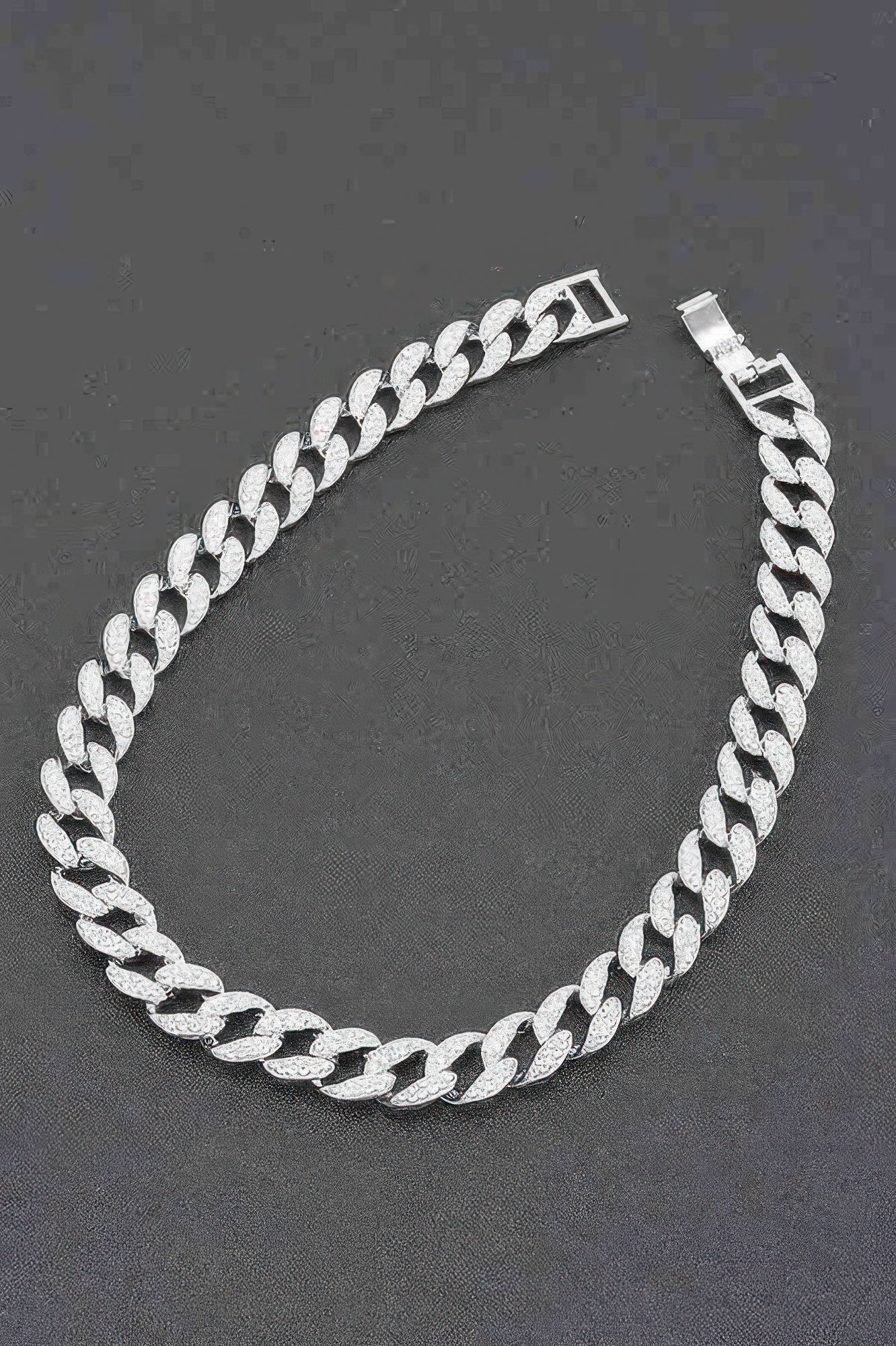 Collier chaîne marteau