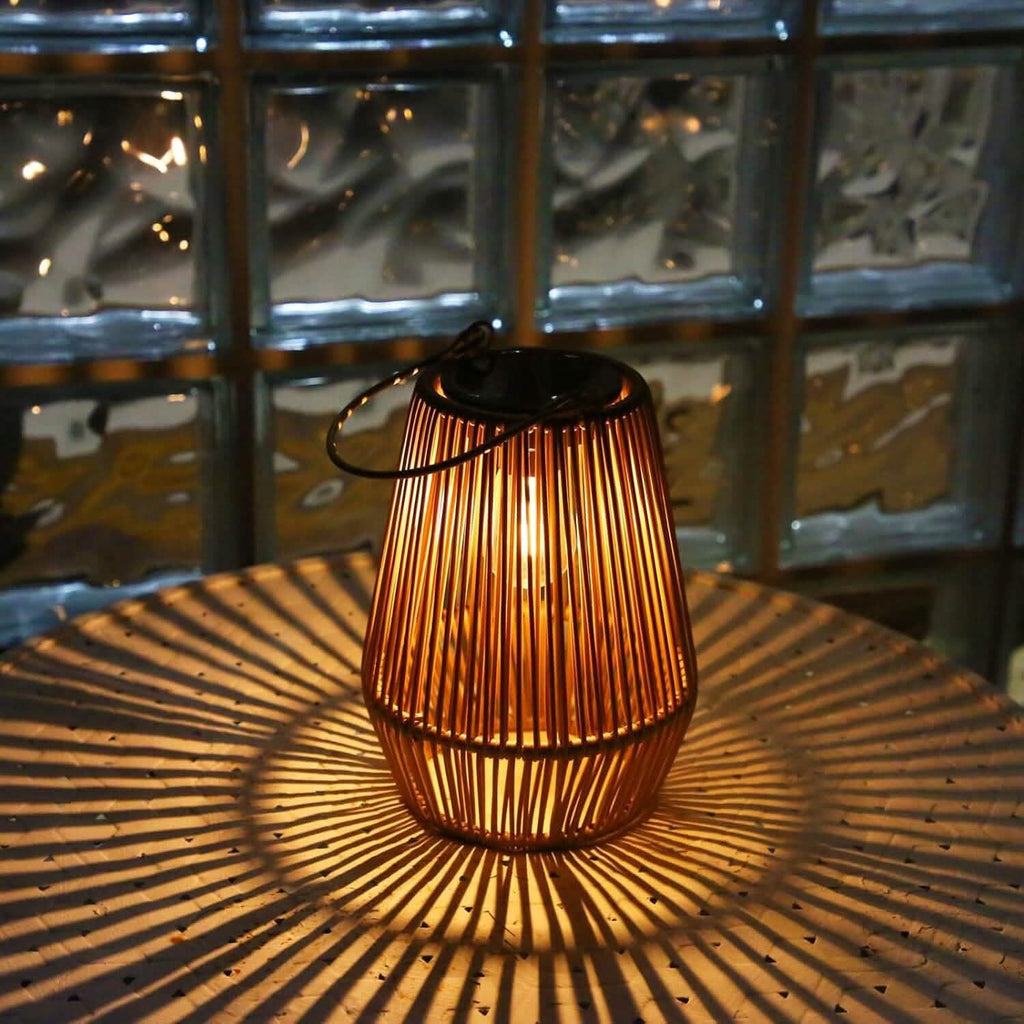 Lanterne solaire tissée à suspendre, luminaire décoratif solaire.