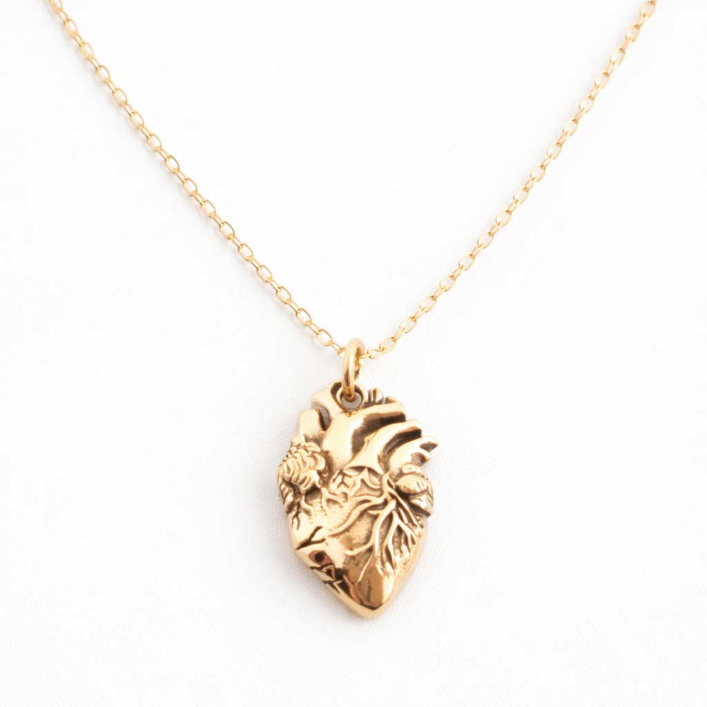 Collier en plaqué or 14 carats avec pendentif cœur anatomique