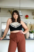 Bralette en dentelle au crochet à col haut – Style licou avec dos croisé