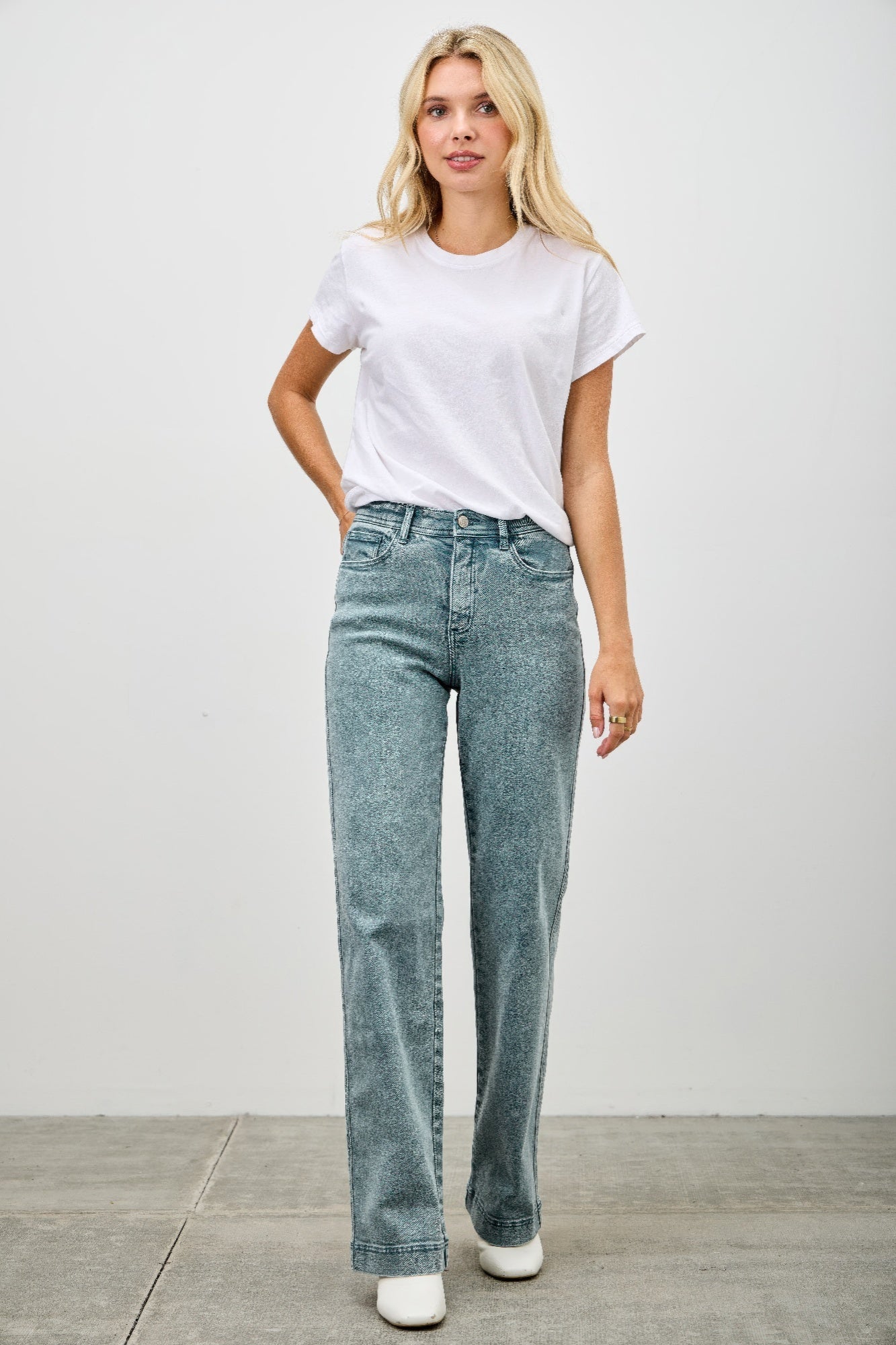 Taille haute coupe droite ample et étroite