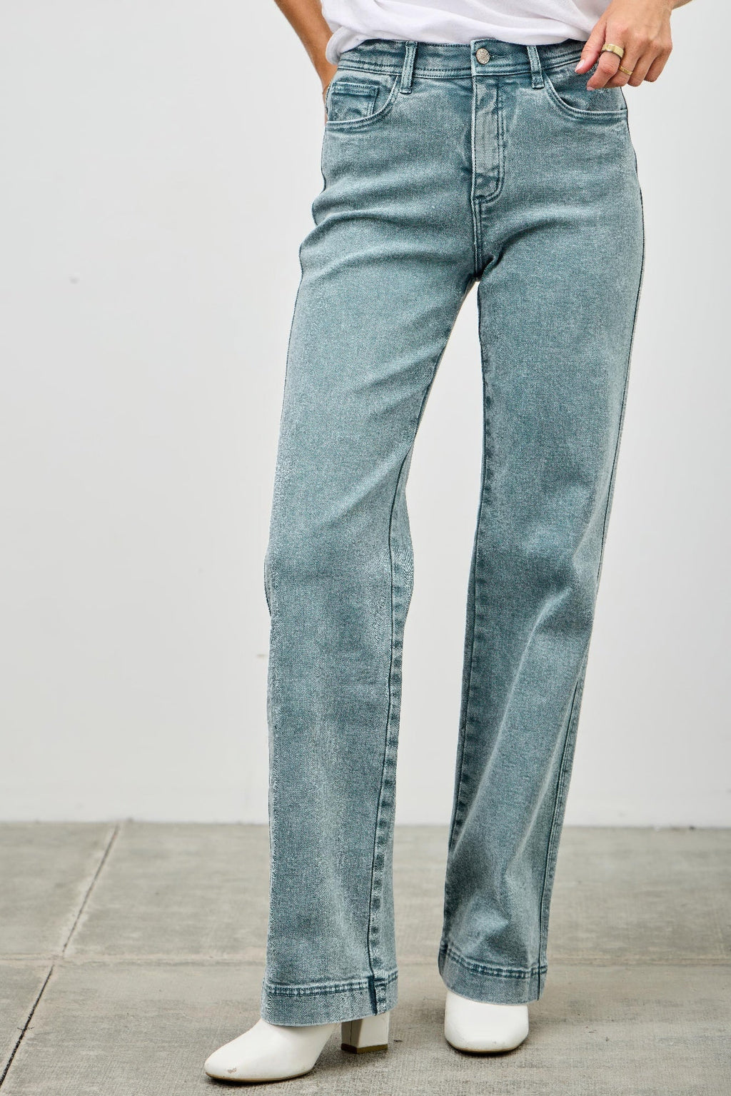 Taille haute coupe droite ample et étroite