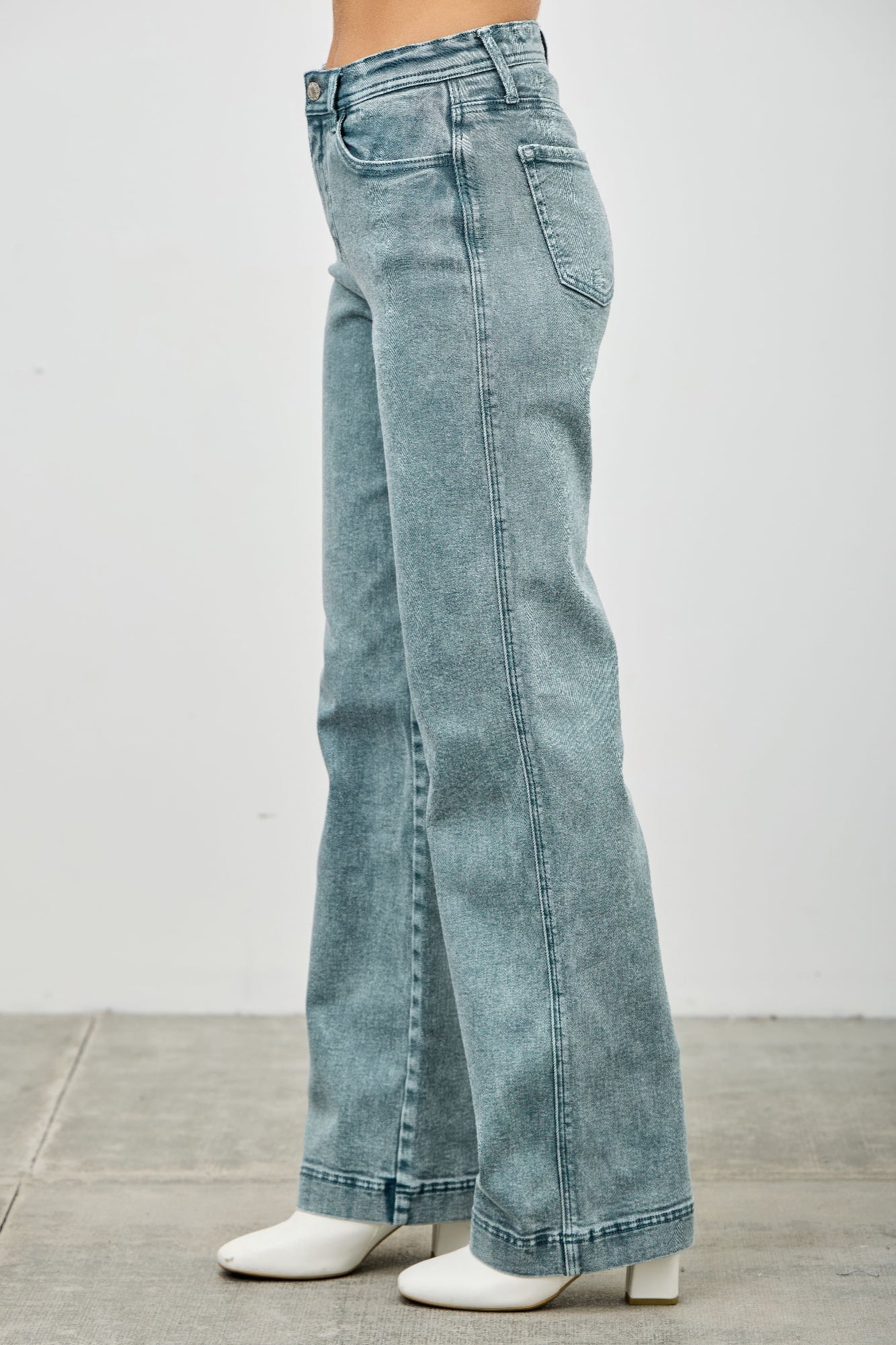 Taille haute coupe droite ample et étroite