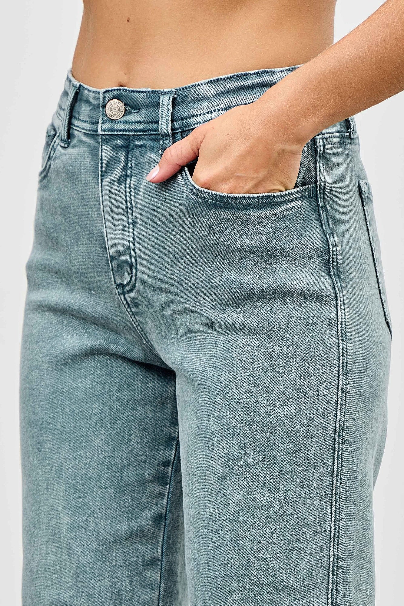 Taille haute coupe droite ample et étroite