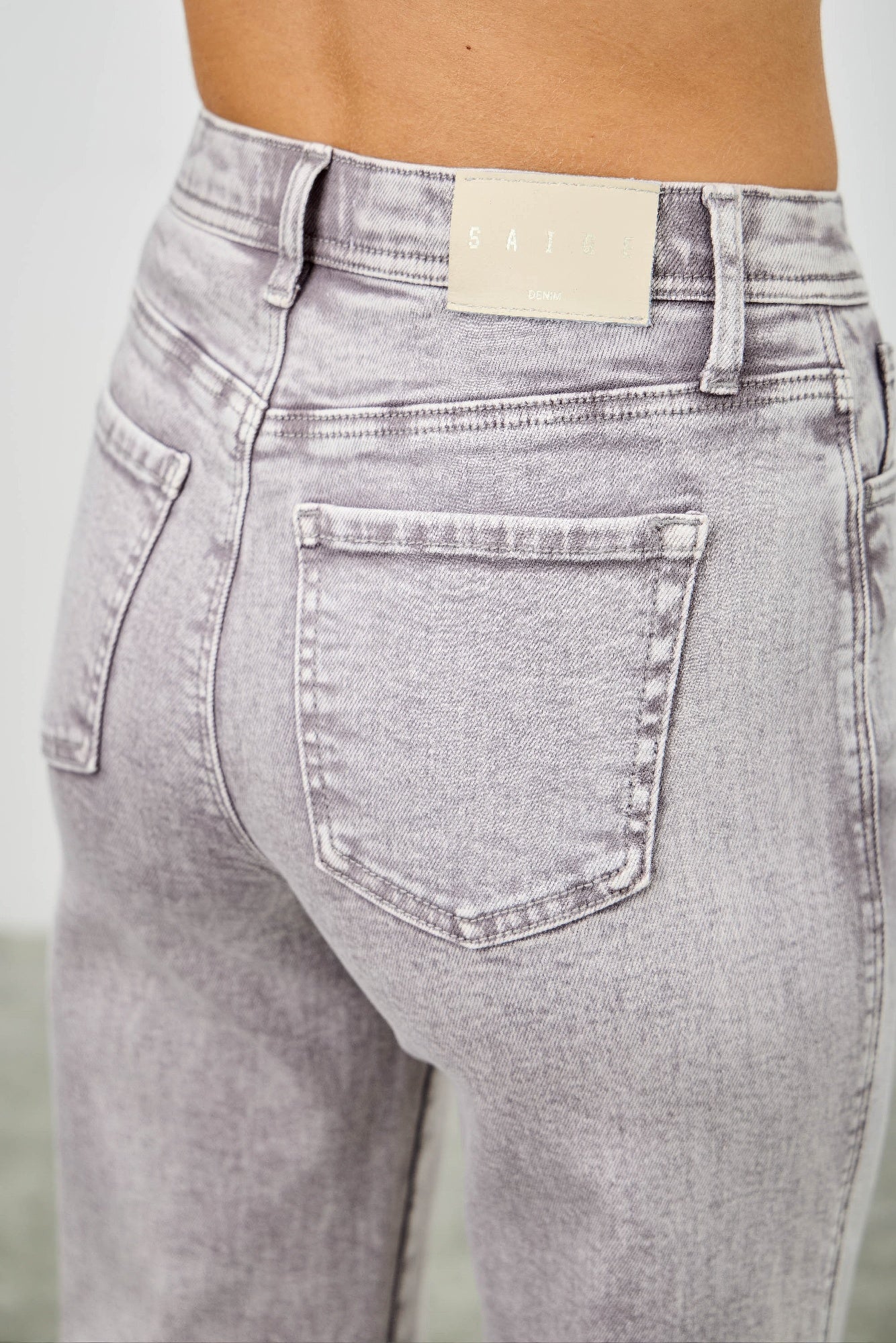 Taille haute coupe droite ample et étroite