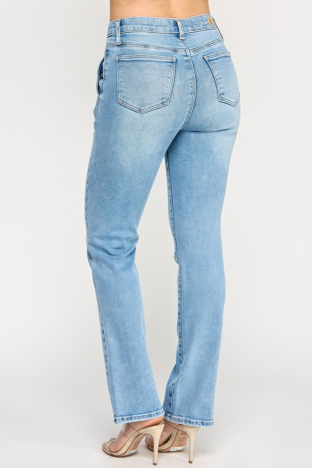Taille haute droite avec poche boutonnée