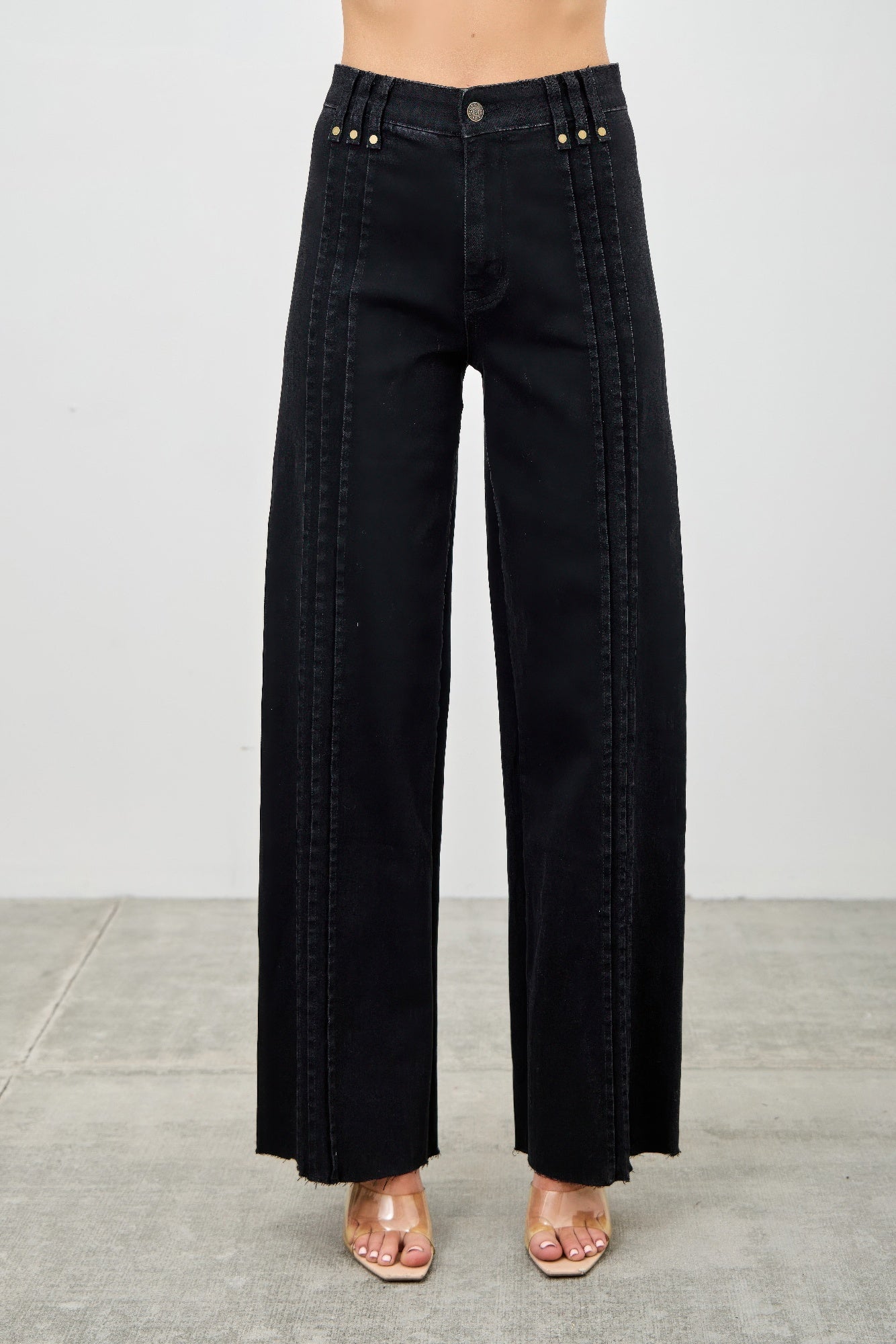 Jean droit taille haute avec coutures apparentes devant