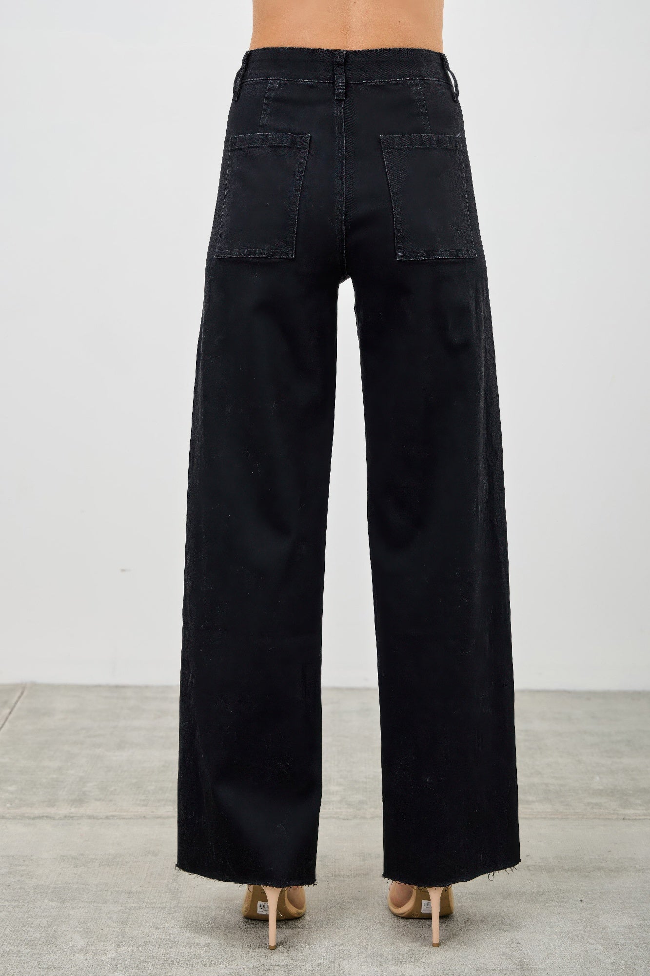 Jean droit taille haute avec coutures apparentes devant