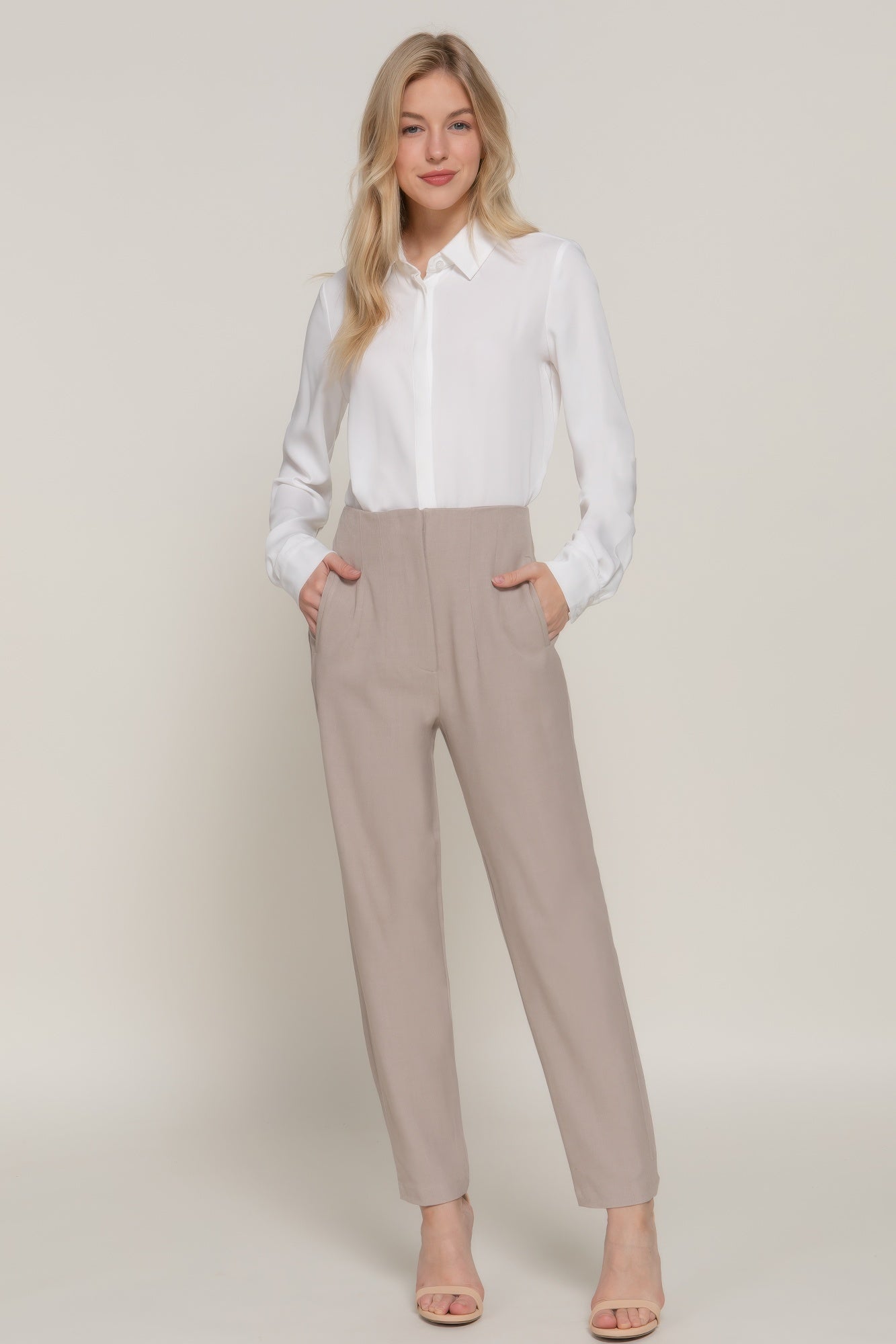 Pantalon long à taille haute et détails de plis nervurés