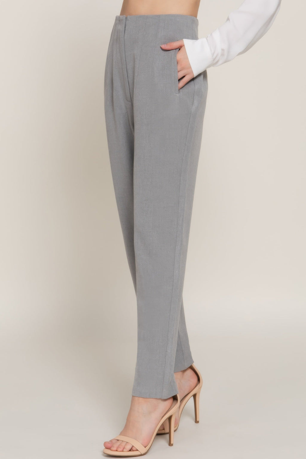 Pantalon long à taille haute et détails de plis nervurés