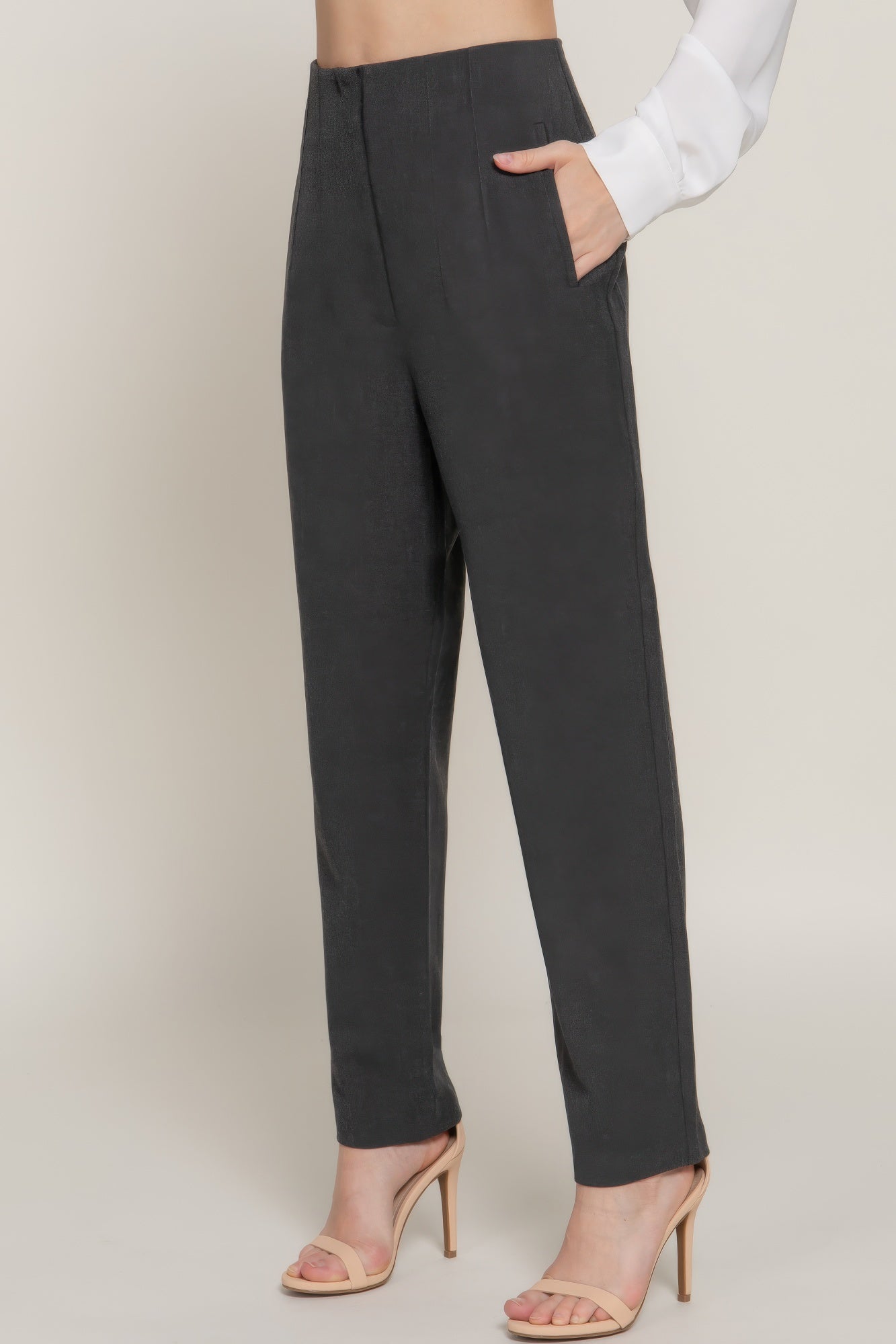 Pantalon long à taille haute et détails de plis nervurés