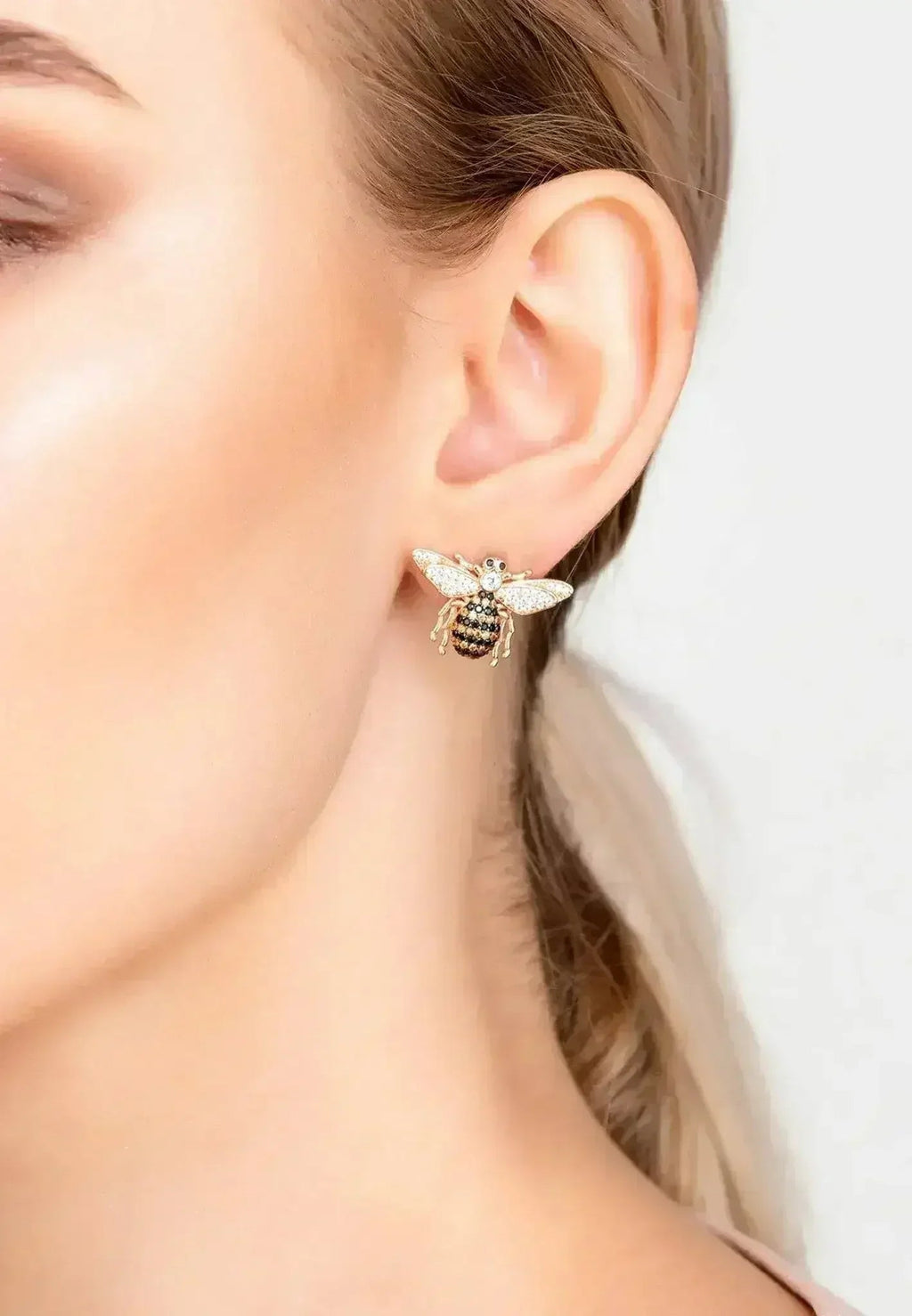 Boucles d'oreilles clous abeille or rose | Bijoux insecte zircone champagne - Femstylo