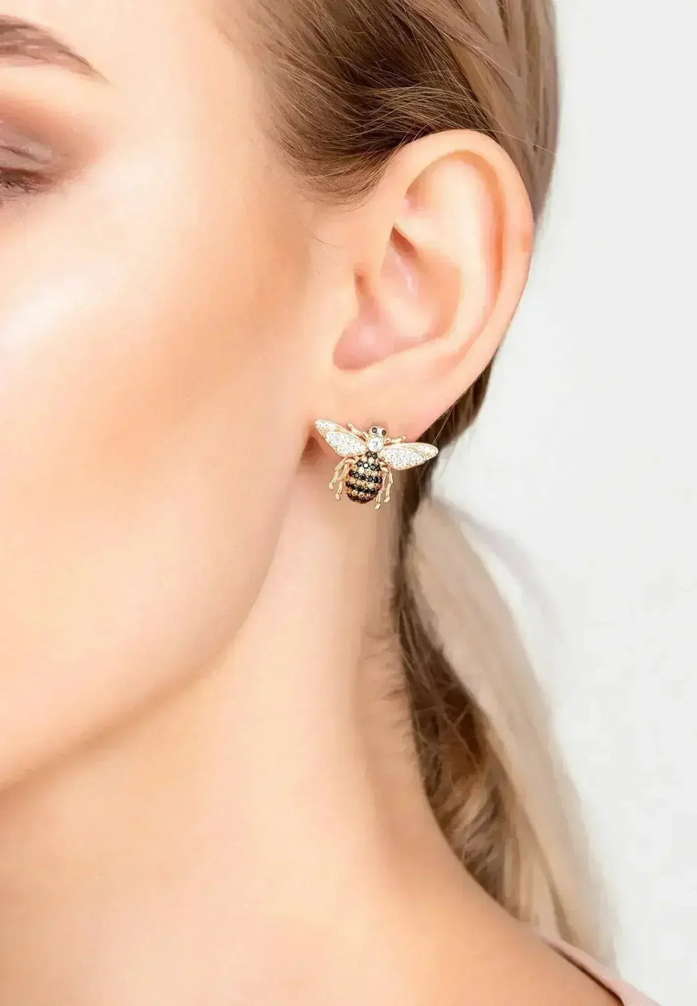 Boucles d'oreilles clous abeille or rose | Bijoux insecte zircone champagne - Femstylo